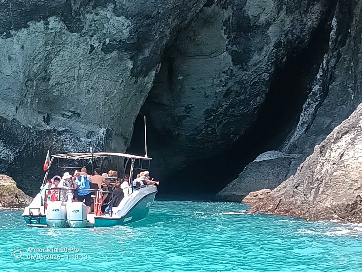 Photo Tour to the Seal Cave